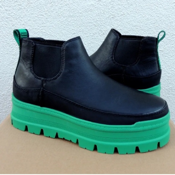 New UGG Waterproof Leather Booties with wool lining 894mn - Picture 7 of 11